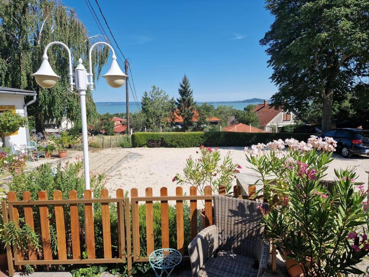 Bacchus Apartman - Borbarlang, Badacsony Badacsonytomaj Exterior photo