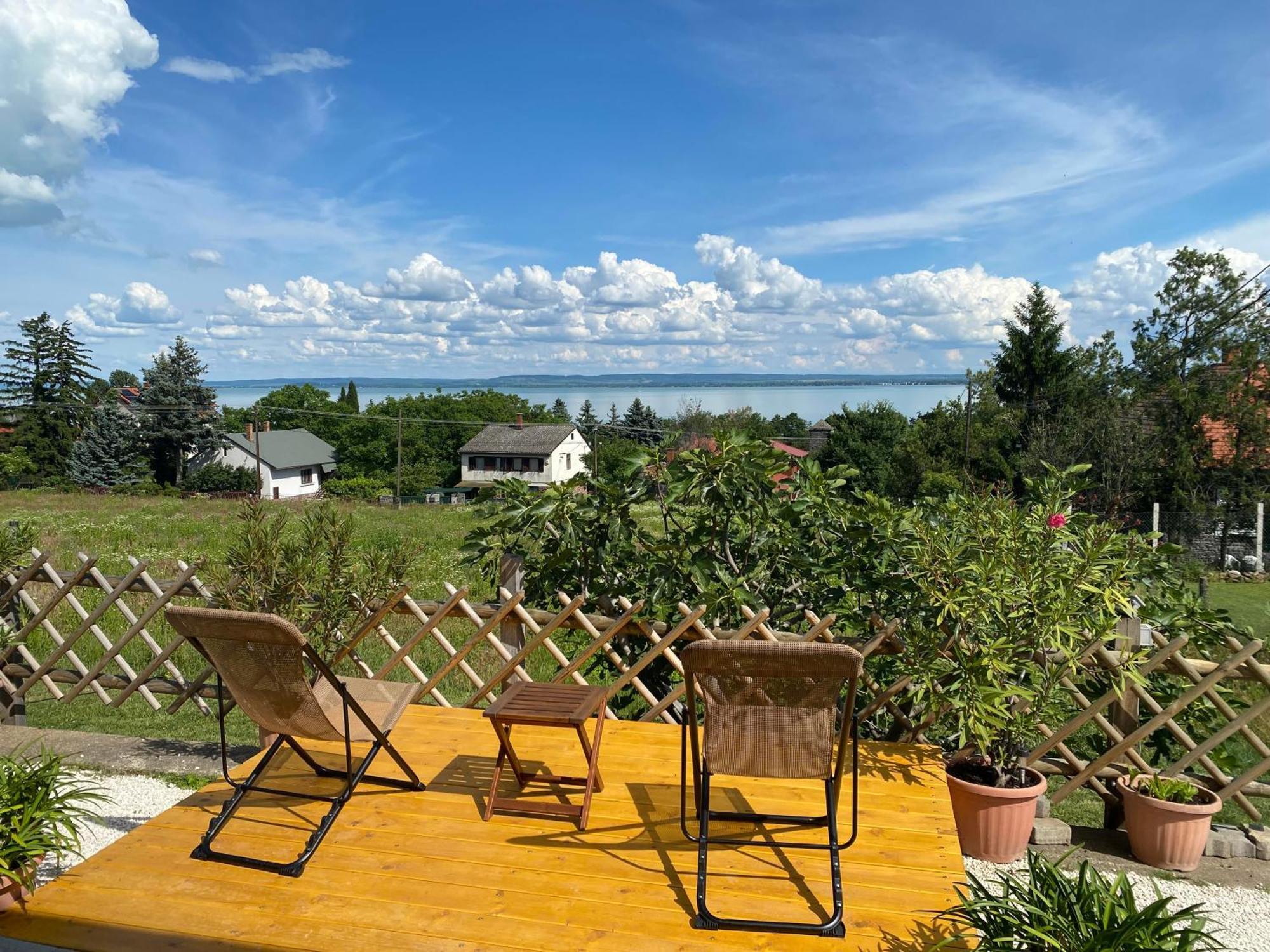 Bacchus Apartman - Borbarlang, Badacsony Badacsonytomaj Exterior photo