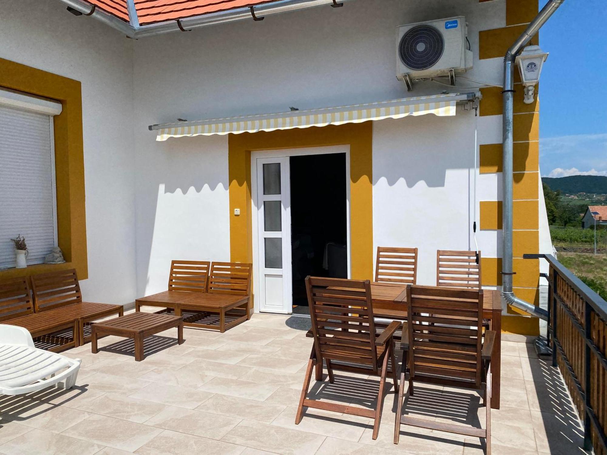 Bacchus Apartman - Borbarlang, Badacsony Badacsonytomaj Exterior photo