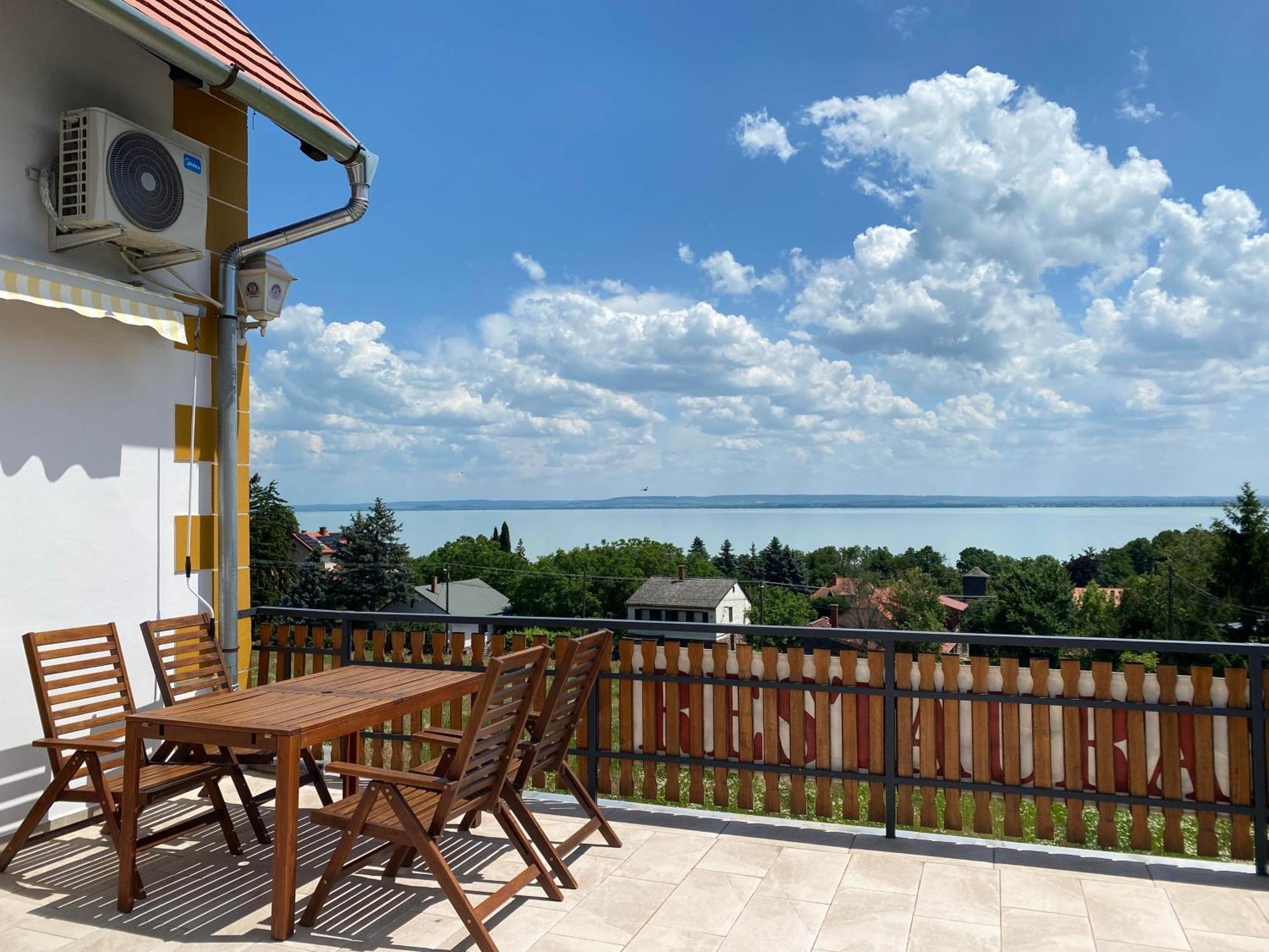 Bacchus Apartman - Borbarlang, Badacsony Badacsonytomaj Exterior photo