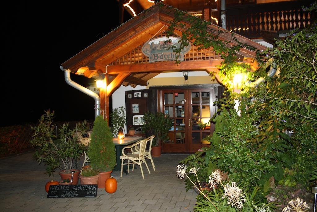 Bacchus Apartman - Borbarlang, Badacsony Badacsonytomaj Exterior photo