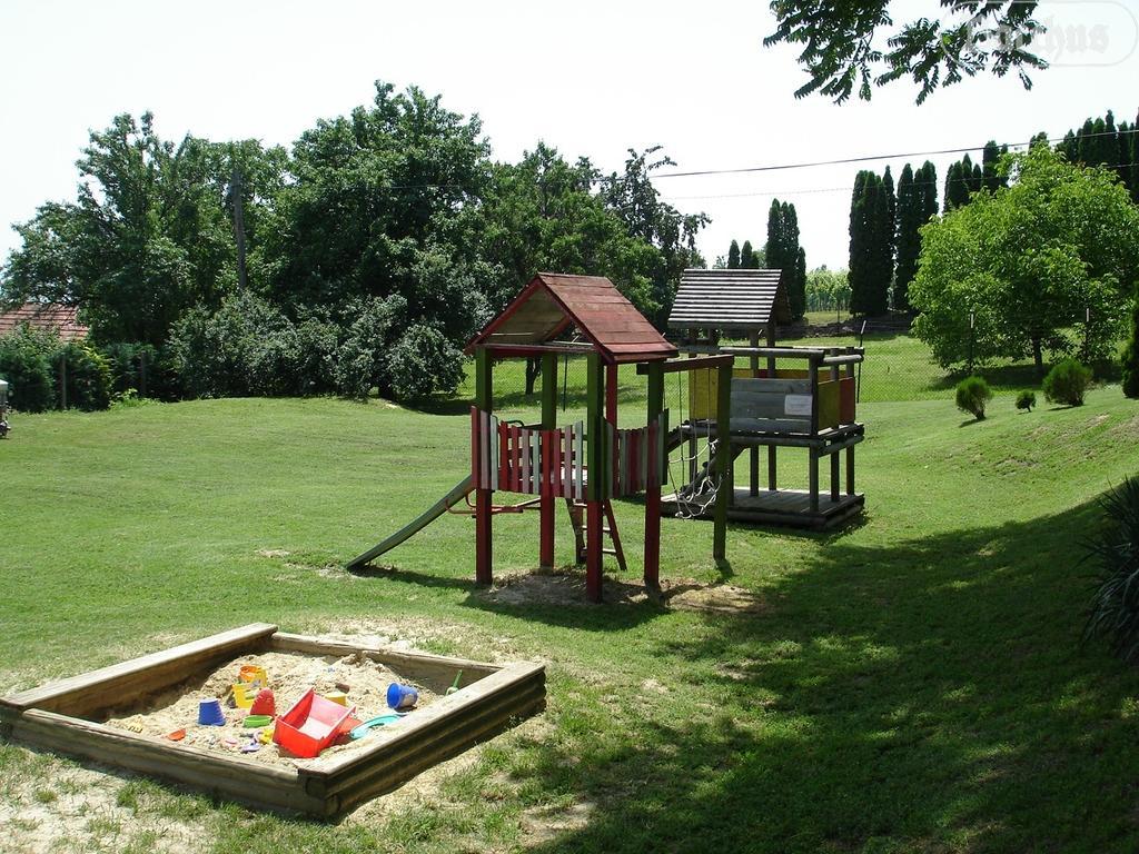 Bacchus Apartman - Borbarlang, Badacsony Badacsonytomaj Exterior photo